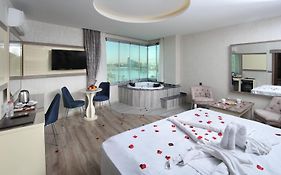 Taskoeprue Hotel
