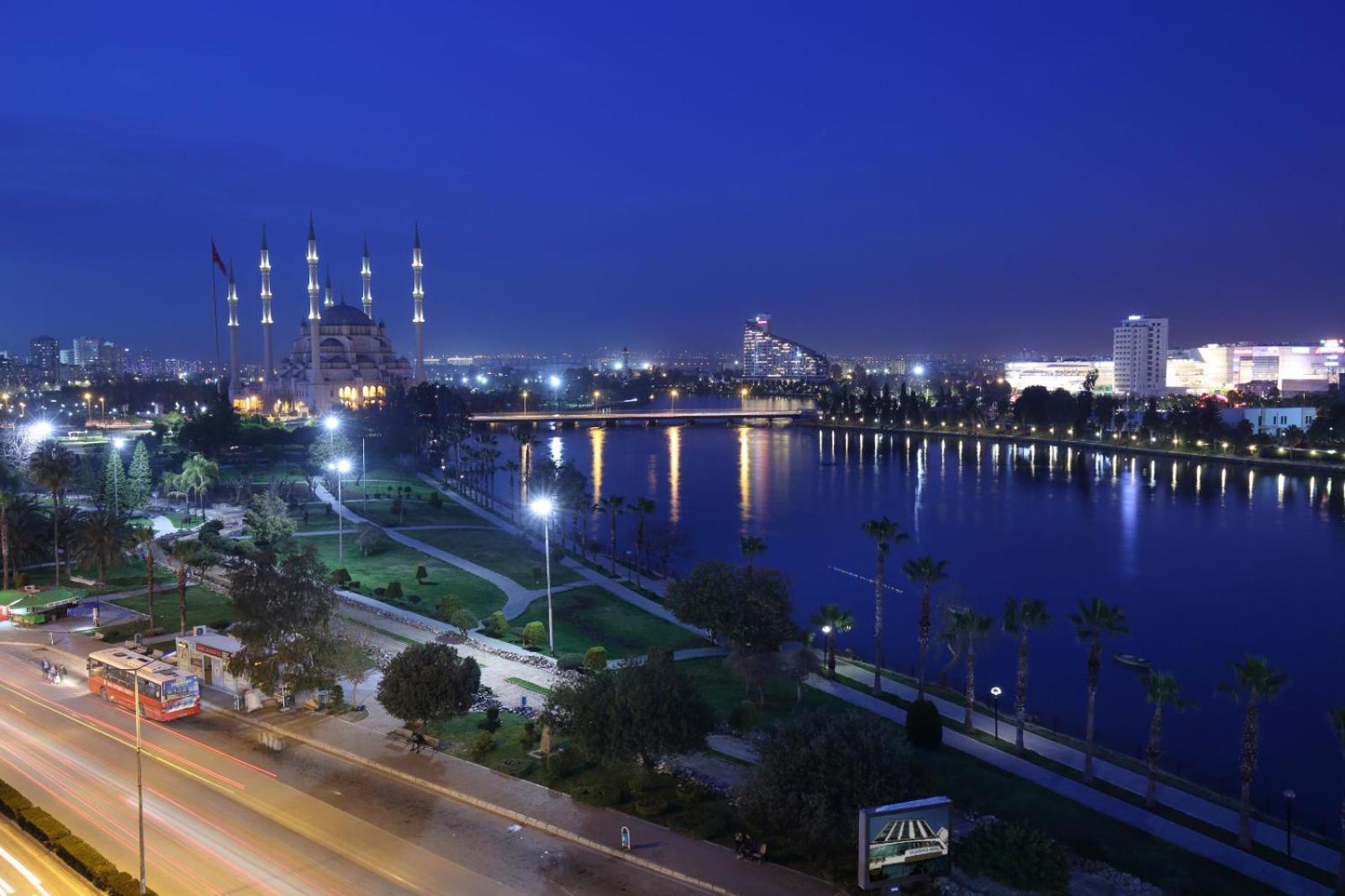 Adana Taskoeprue Hotel Dış mekan fotoğraf