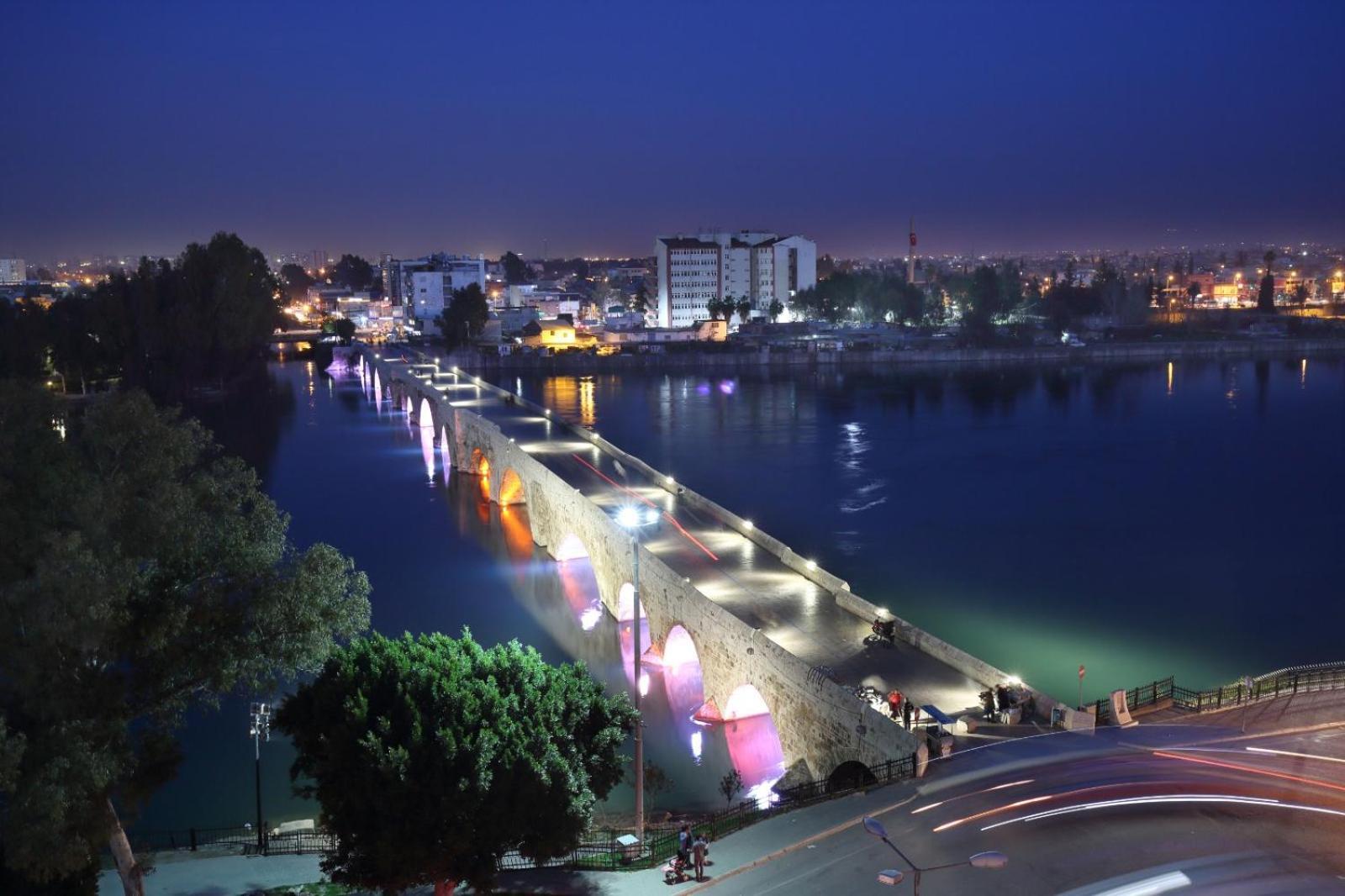 Adana Taskoeprue Hotel Dış mekan fotoğraf